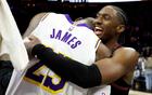 马克西毫不掩饰与詹姆斯的私人关系：他岁数很大，更像我的老大哥