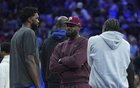 詹姆斯批评恩比德迟到？76人这场乌龙闹剧，戳穿NBA职场潜规则